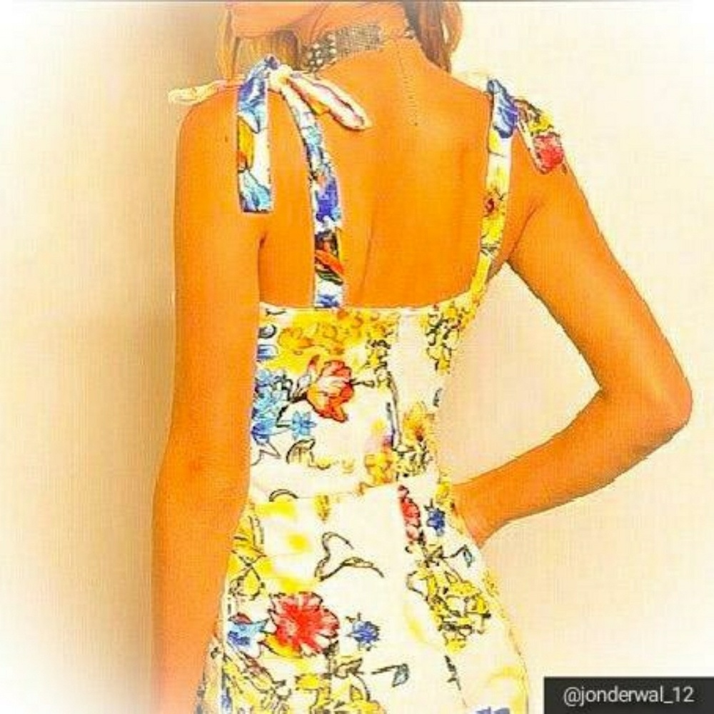 ➡️‼️LAST ONE‼️ ⬅️🆕 Floral Jumpsuit 🆕 - Picture 5 of 6